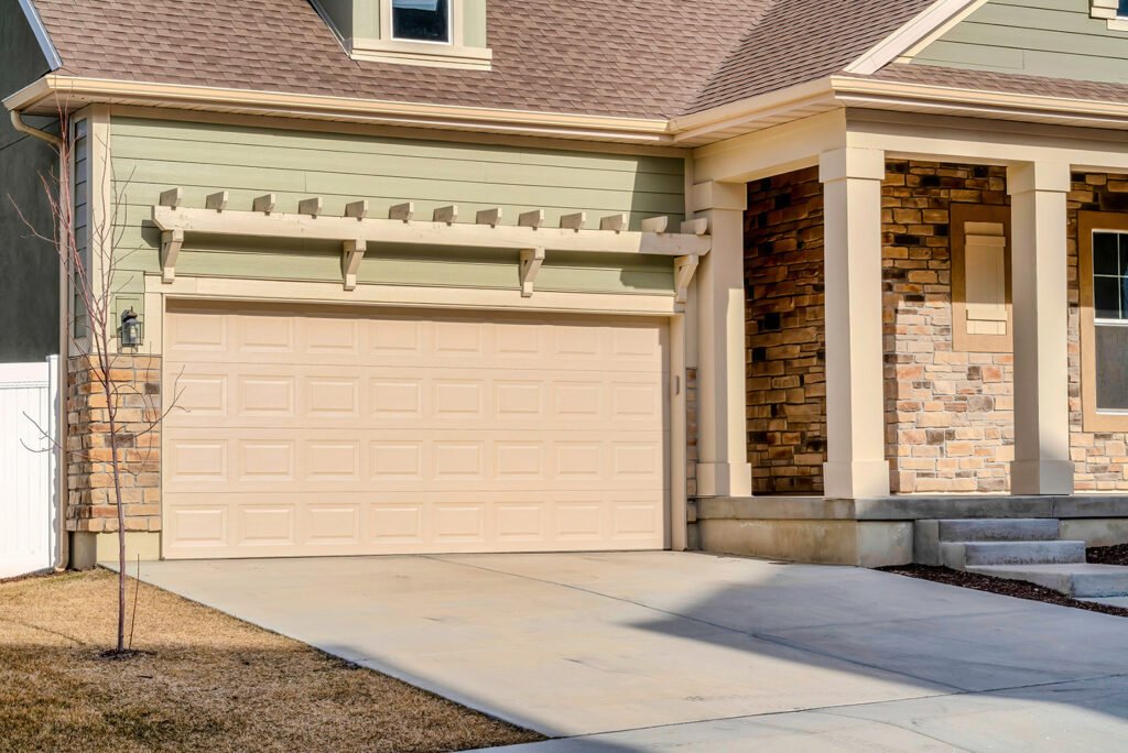 Metal gates / Garage doors